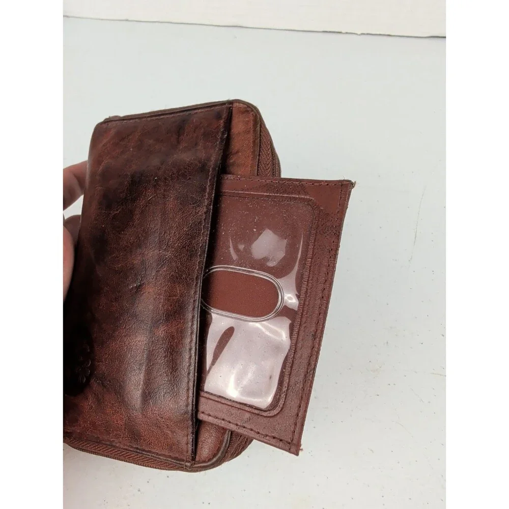 Buxton wallet measure